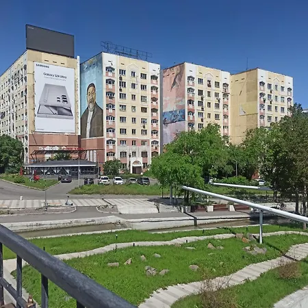 Двух Комнатная Квартира С Видом На Парк Первого Президента, 2 Этаж Из 9 Almaty Exterior photo