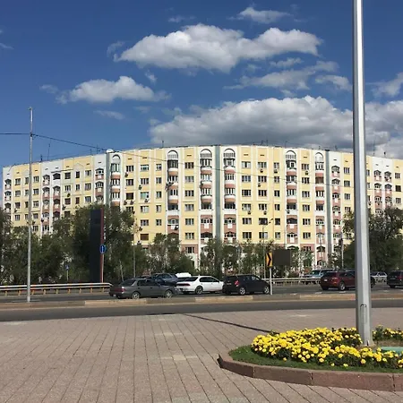 Двух Комнатная Квартира С Видом На Парк Первого Президента, 2 Этаж Из 9 Almaty Exterior photo