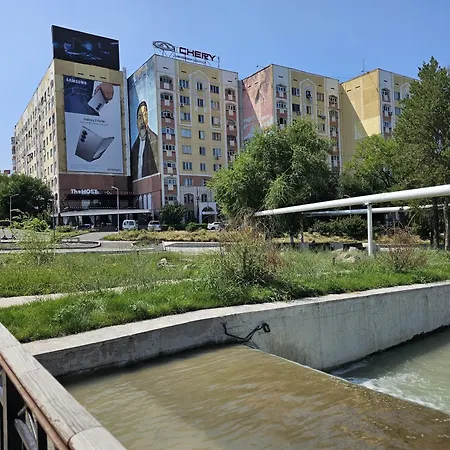 Двух Комнатная Квартира С Видом На Парк Первого Президента, 2 Этаж Из 9 Almaty Exterior photo