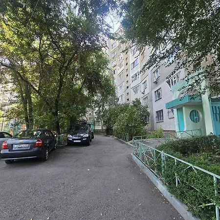 Двух Комнатная Квартира С Видом На Парк Первого Президента, 2 Этаж Из 9 Almaty Exterior photo