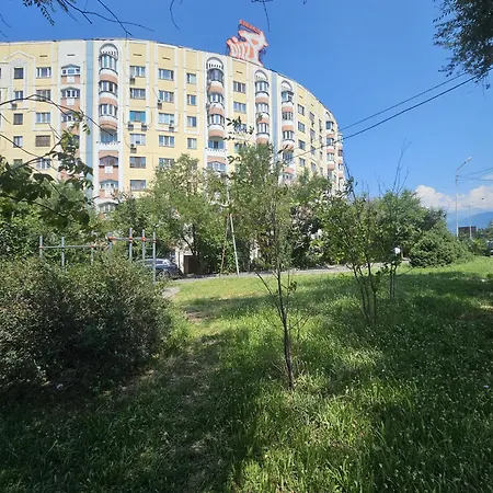Двух Комнатная Квартира С Видом На Парк Первого Президента, 2 Этаж Из 9 Almaty Exterior photo