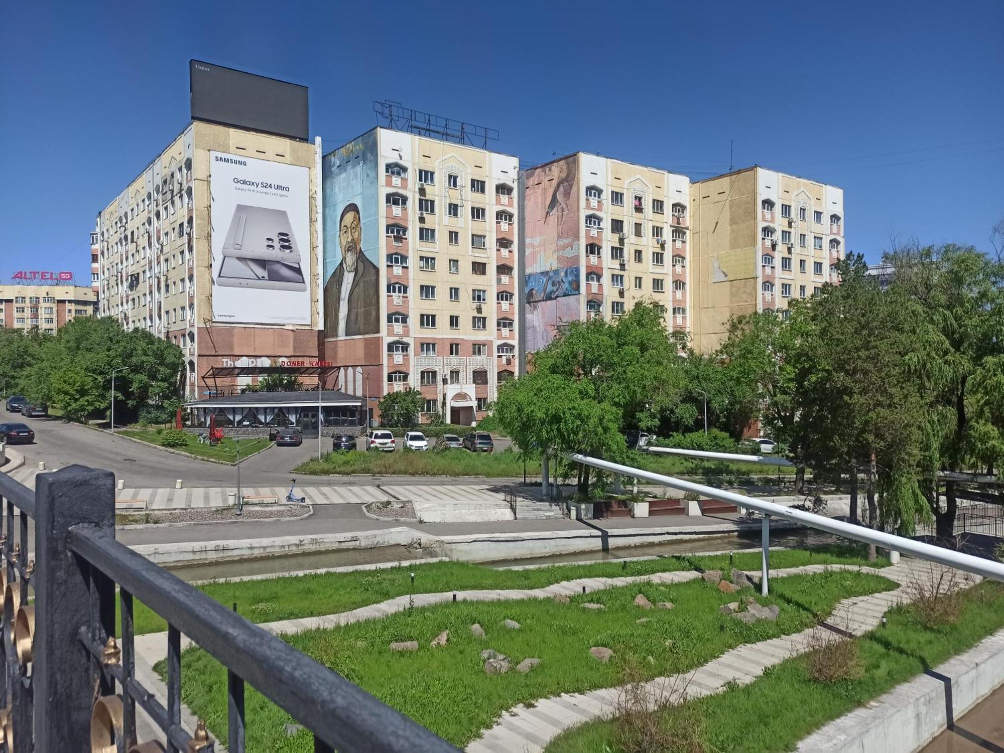 двух комнатная с видом на парк первого президента, 2 этаж из 9 * Almaty
