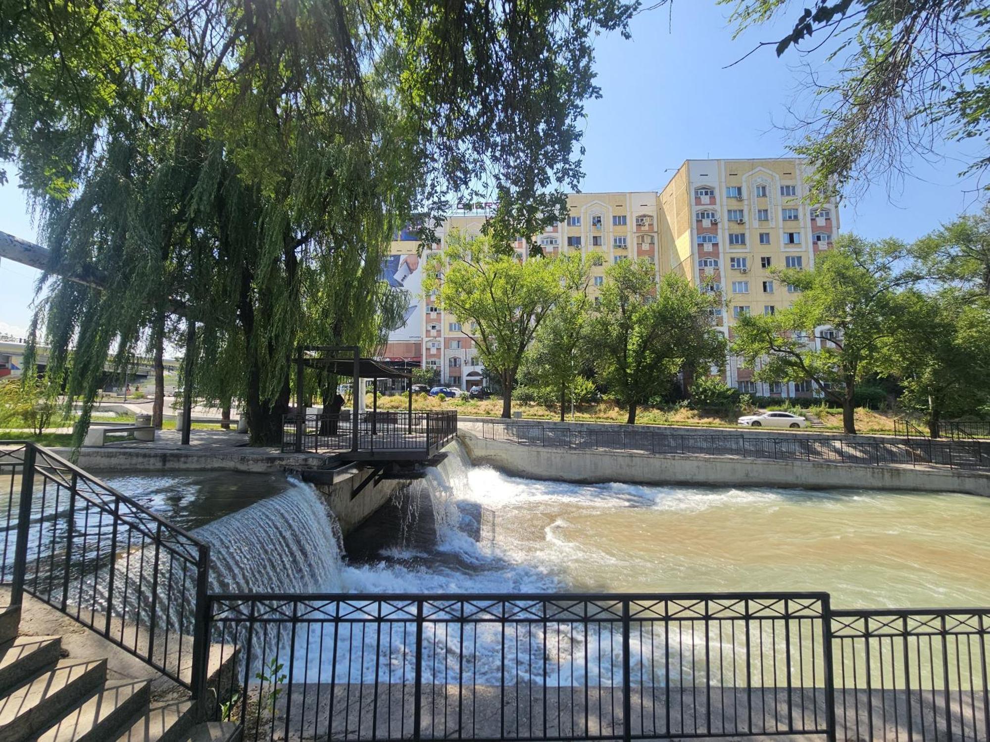 двух комнатная с видом на парк первого президента, 2 этаж из 9 * Almaty