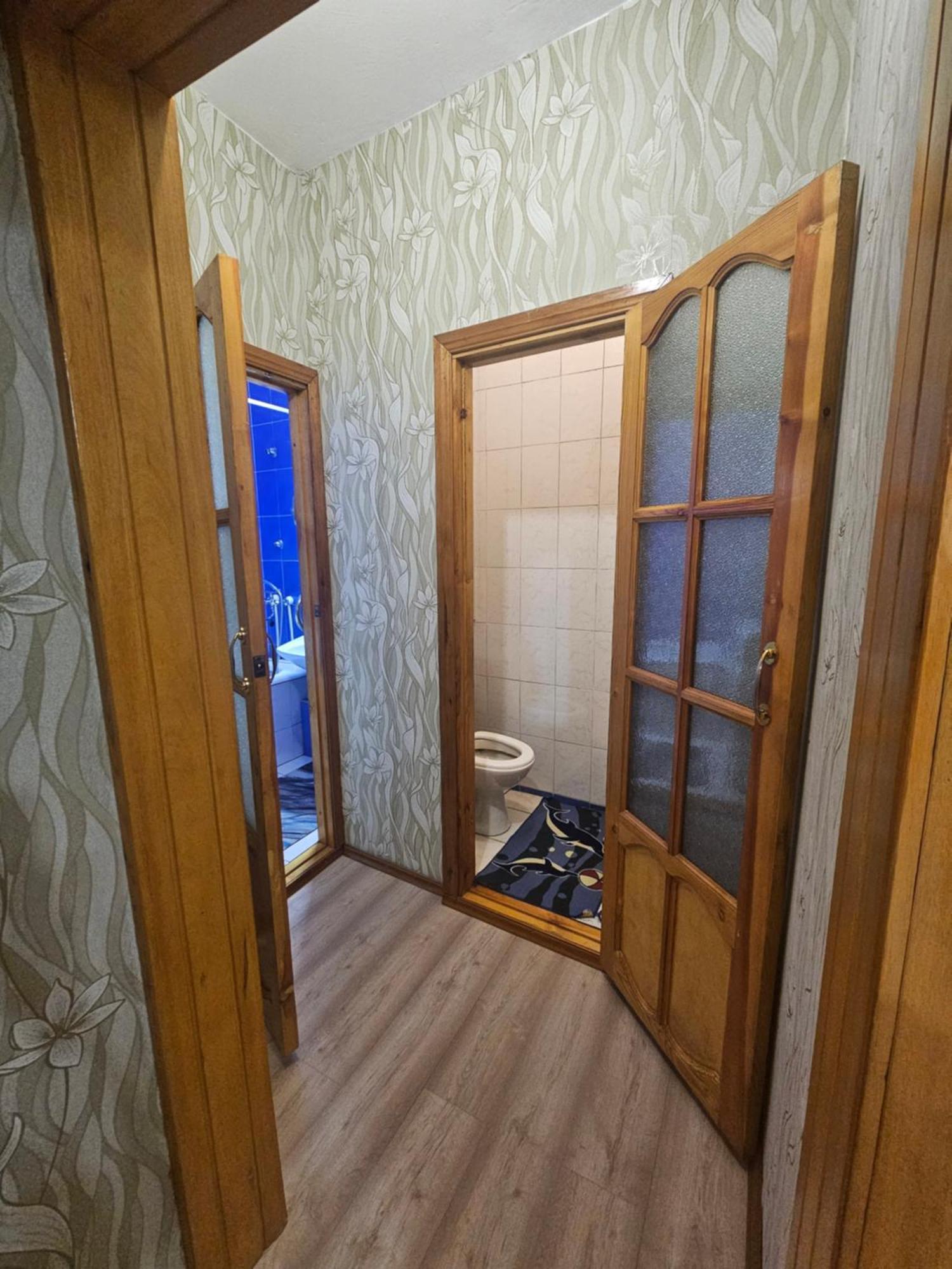 двух комнатная с видом на парк первого президента, 2 этаж из 9 Almaty
