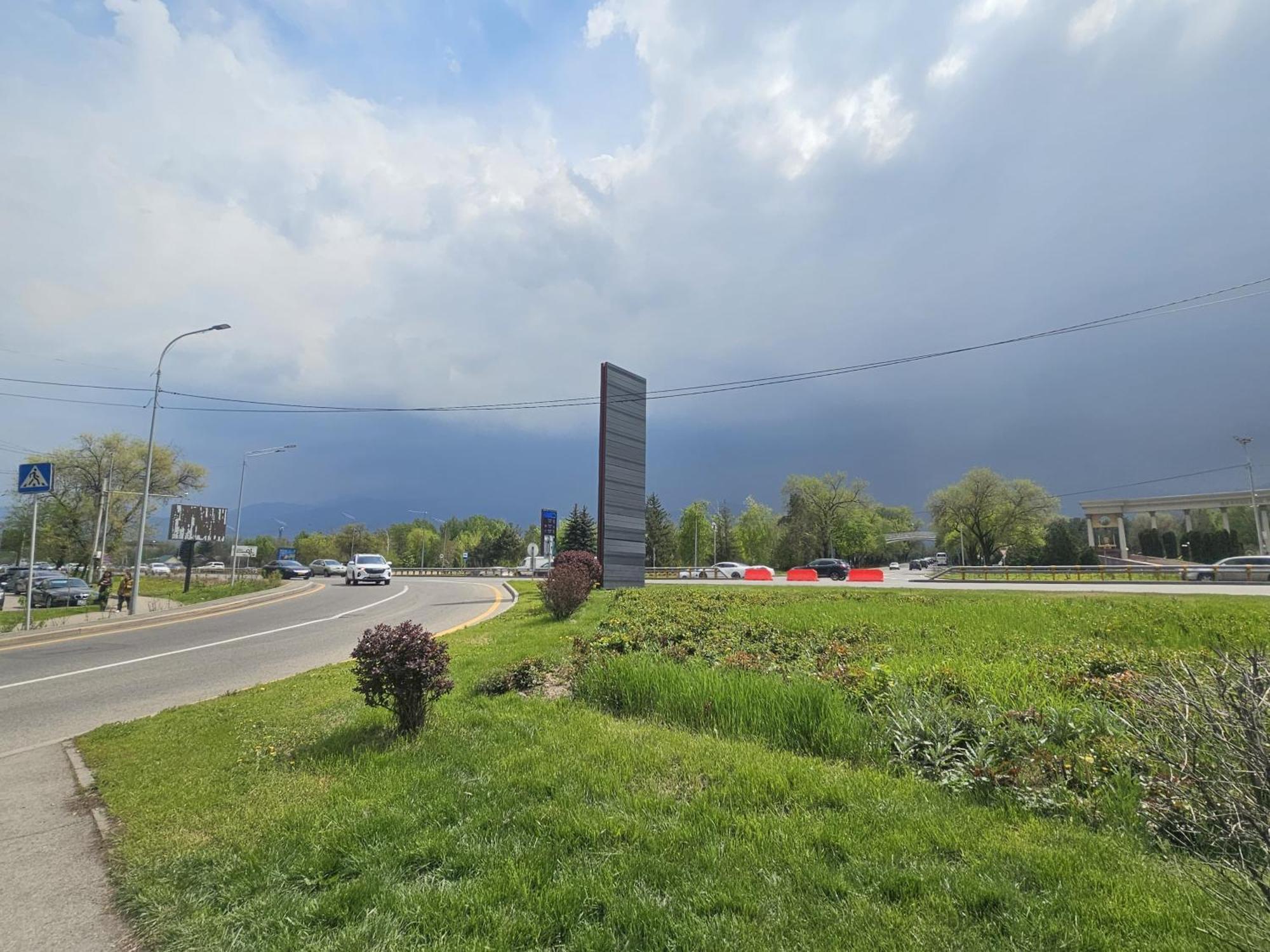 двух комнатная с видом на парк первого президента, 2 этаж из 9 * Almaty