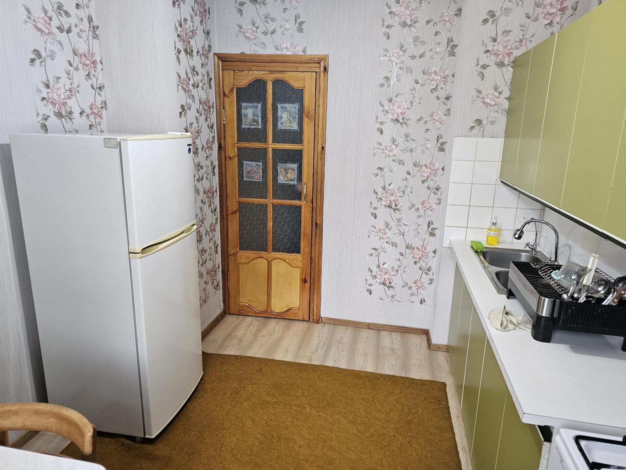 двух комнатная с видом на парк первого президента, 2 этаж из 9 Apartment