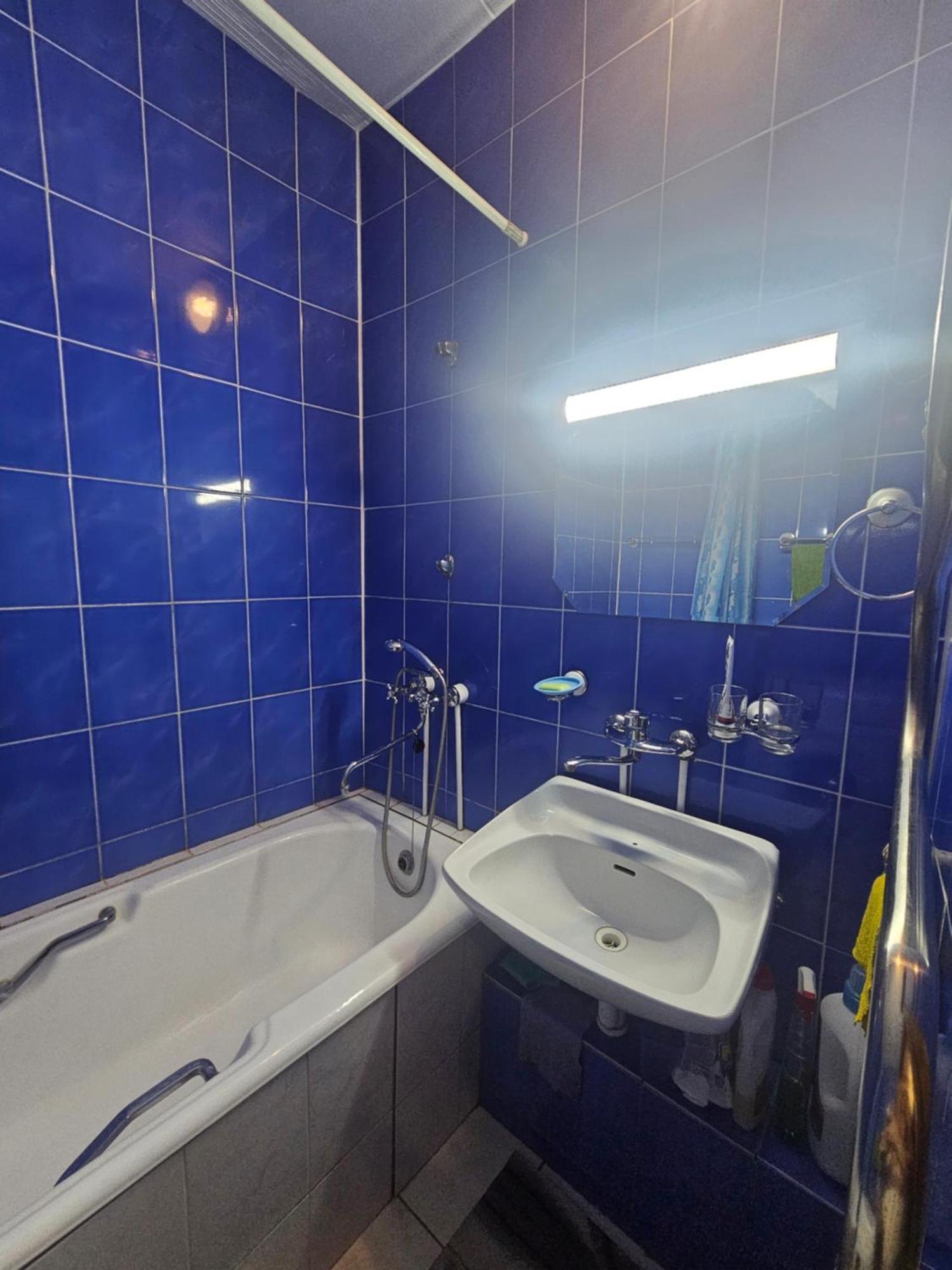 двух комнатная с видом на парк первого президента, 2 этаж из 9 Apartment Almaty